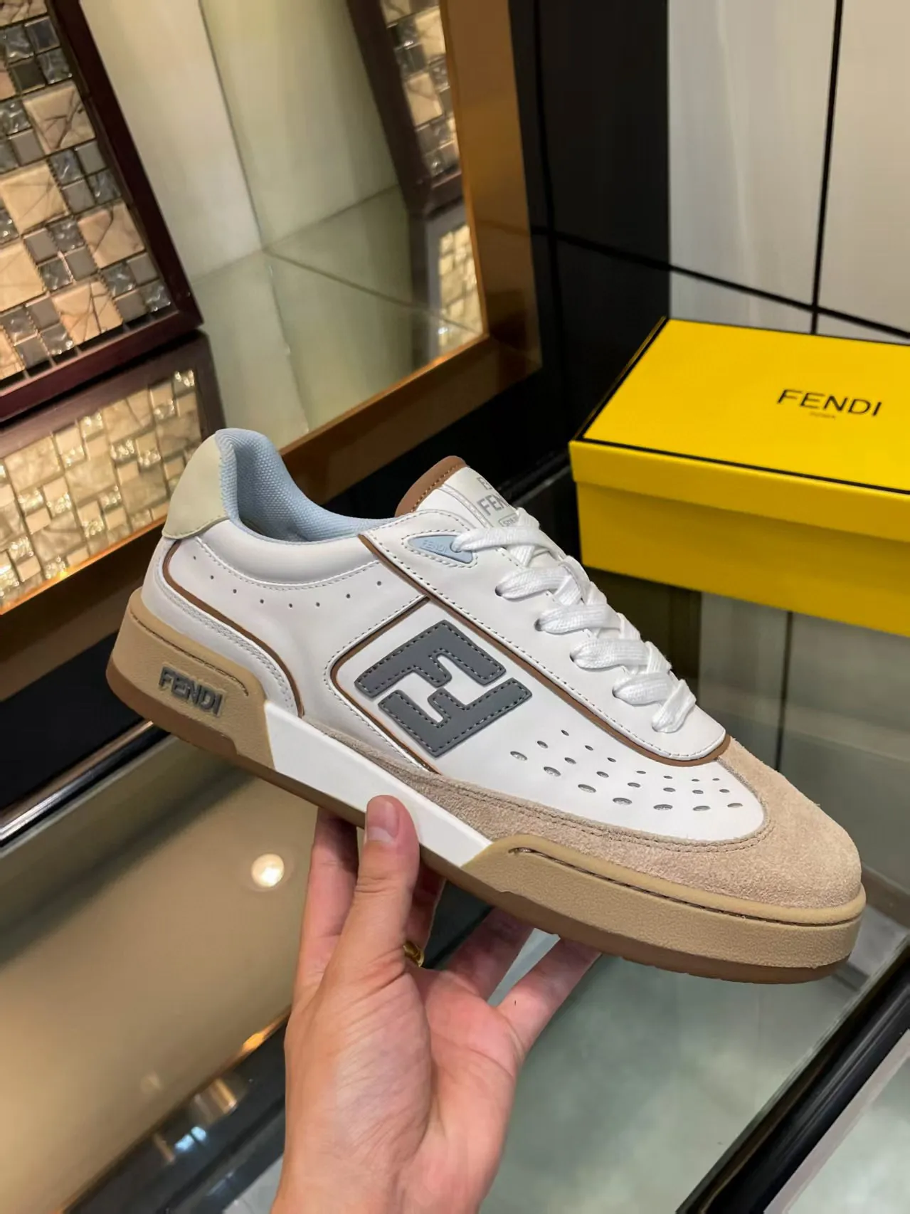 Factory price: 600💰Top version for couples Fendi 2025 New Year Hot Series [Couples👫Casual Sports Shoes] FD match Original Purchased One to One Reproduction The first sports shoe fendi match created by designer Kim Jones and Donkey Brand Trainer basketball sneakers, fresh blood injected with FF retro design Super good-looking and versatile, the upper is made of cowhide and cowhide splicing combination, with raised double F on the side The logo lining is made of terry velvet ✔️ Super soft on the feet, lightweight, comfortable to match with sweatshirts, Fabric: Cowhide ➕ Cow color matching, Outsole: Original open mold multi-color color matching sole, Packaging: Original full set of packaging, Size: Women's 35-40 / Men's 38-44, customized 45